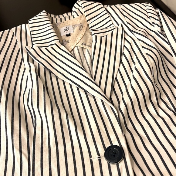 Cabi Olé Bell Sleeve Navy Striped Blazer
Jacket Size 6 - Picture 6 of 13